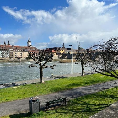 Stilvolle Wohnung An Der Alten Mainbruecke Wurzburg Bagian luar foto